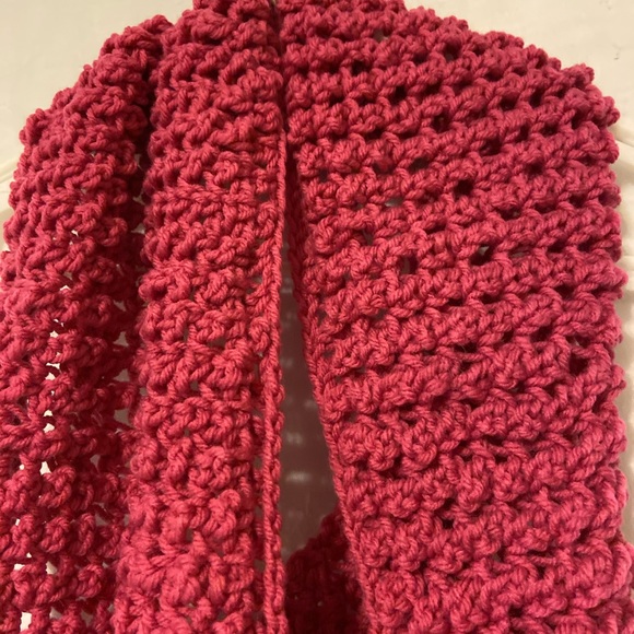 Handmade Chunky Knit Berry Infinity Scarf
New - Picture 4 of 16